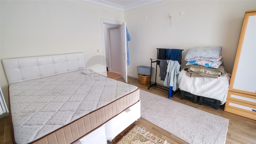 فيلا فاخرة 5 + 1 في كونيالتي