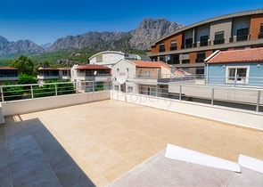 فيلا فاخرة 5 + 1 في كونيالتي