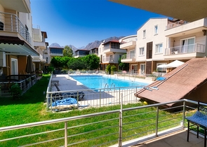 فيلا فاخرة 5 + 1 في كونيالتي