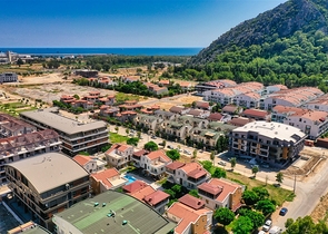 فيلا فاخرة 5 + 1 في كونيالتي