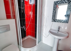 فيلا فاخرة 5 + 1 في كونيالتي