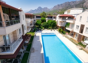 فيلا فاخرة 5 + 1 في كونيالتي