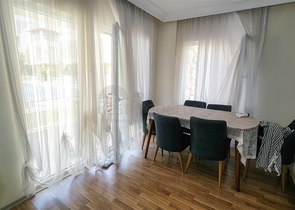 فيلا فاخرة 5 + 1 في كونيالتي