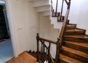 فيلا فاخرة 5 + 1 في كونيالتي