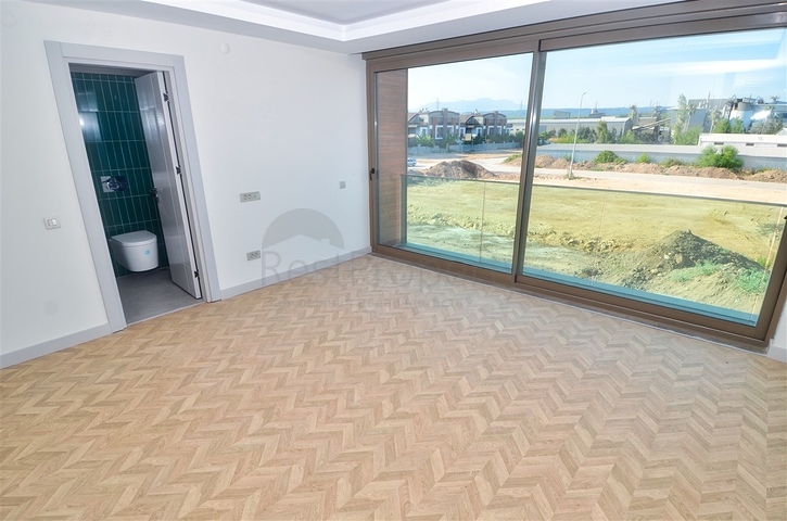 فيلا راقية 4 + 2 في منطقة الملا يوسف كونيالتي المرموقة