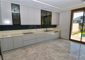 فيلا راقية 4 + 2 في منطقة الملا يوسف كونيالتي المرموقة