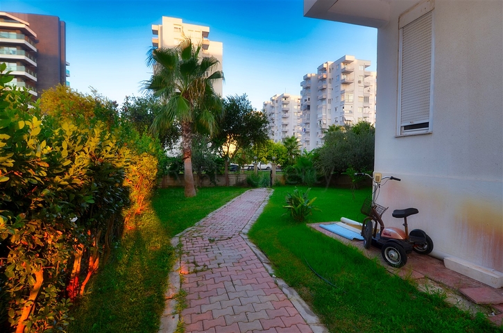 شقة فسيحة 3 + 1 في لارا ، كوندو