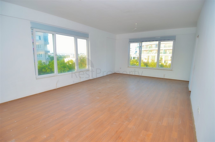 شقة فسيحة 3 + 1 في لارا ، كوندو