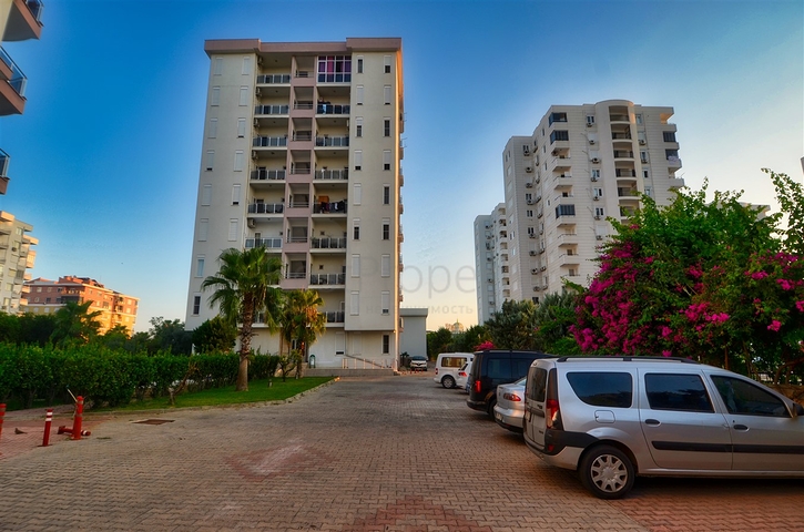 شقة فسيحة 3 + 1 في لارا ، كوندو