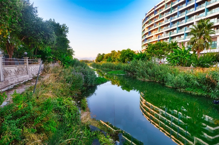 شقة فسيحة 3 + 1 في لارا ، كوندو