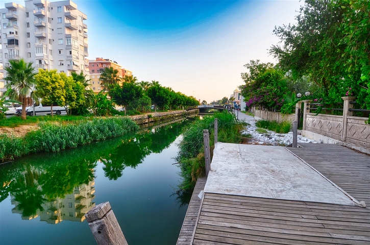 شقة فسيحة 3 + 1 في لارا ، كوندو