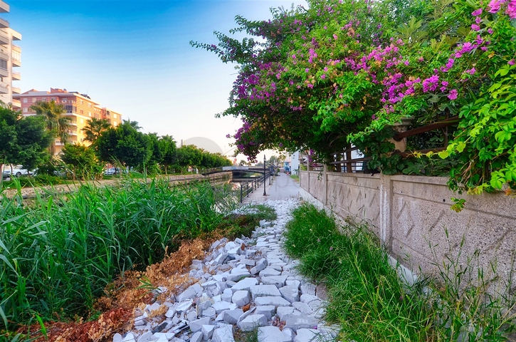 شقة فسيحة 3 + 1 في لارا ، كوندو