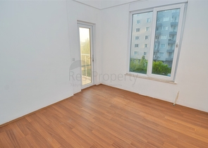 شقة فسيحة 3 + 1 في لارا ، كوندو