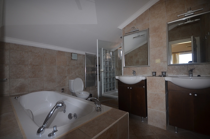 عقارات في فتحية - فيلا اطلالة بحر - 4 غرف وصالة . 