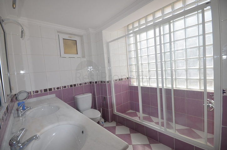 عقارات في فتحية - فيلا اطلالة بحر - 4 غرف وصالة . 