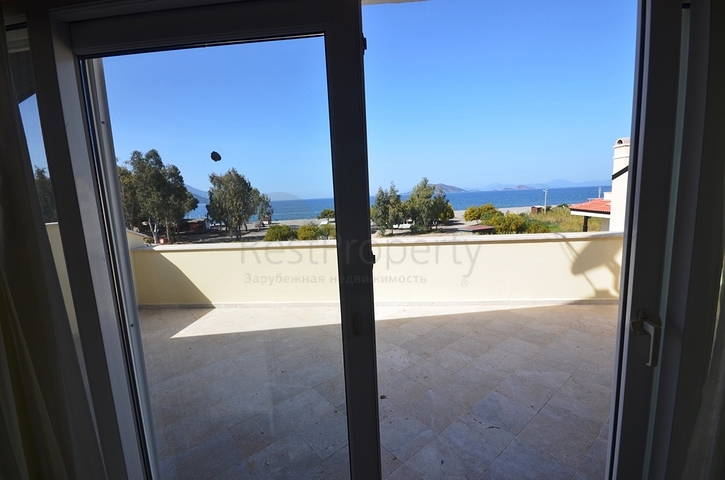 عقارات في فتحية - فيلا اطلالة بحر - 4 غرف وصالة . 