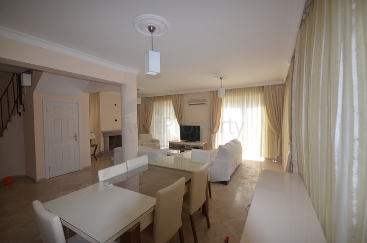 عقارات في فتحية - فيلا اطلالة بحر - 4 غرف وصالة . 