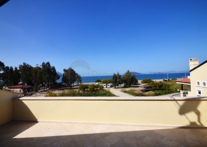 عقارات في فتحية - فيلا اطلالة بحر - 4 غرف وصالة . 