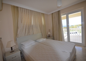 عقارات في فتحية - فيلا اطلالة بحر - 4 غرف وصالة . 