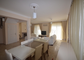 عقارات في فتحية - فيلا اطلالة بحر - 4 غرف وصالة . 