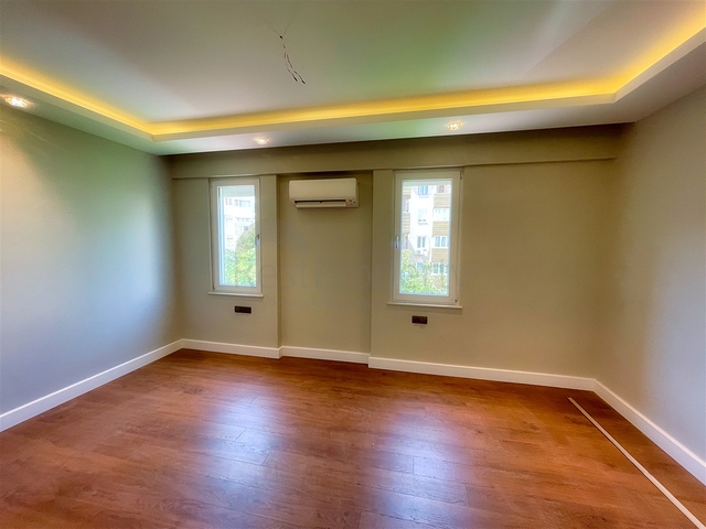 شقة واسعة 3 + 1 على مسافة قريبة من البحر في ليمان أنطاليا