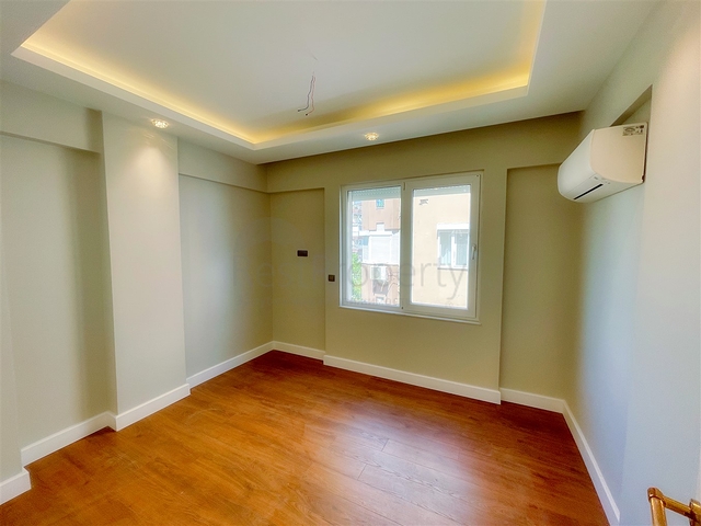 شقة واسعة 3 + 1 على مسافة قريبة من البحر في ليمان أنطاليا