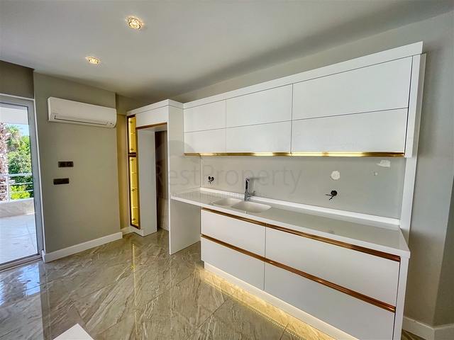 شقة واسعة 3 + 1 على مسافة قريبة من البحر في ليمان أنطاليا