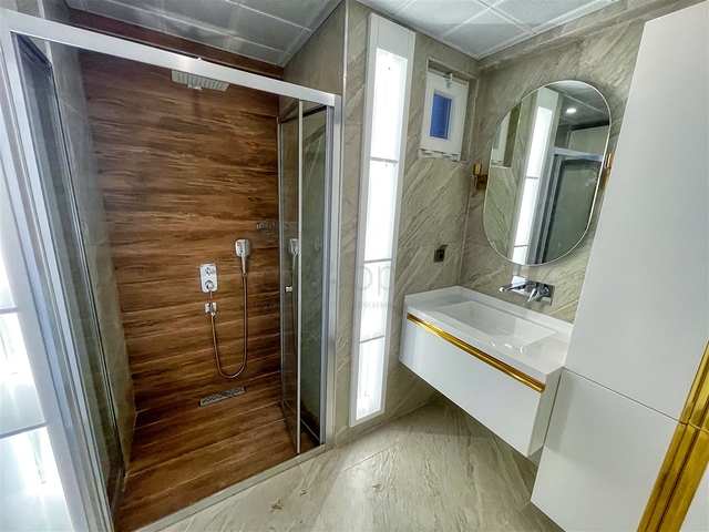 شقة واسعة 3 + 1 على مسافة قريبة من البحر في ليمان أنطاليا