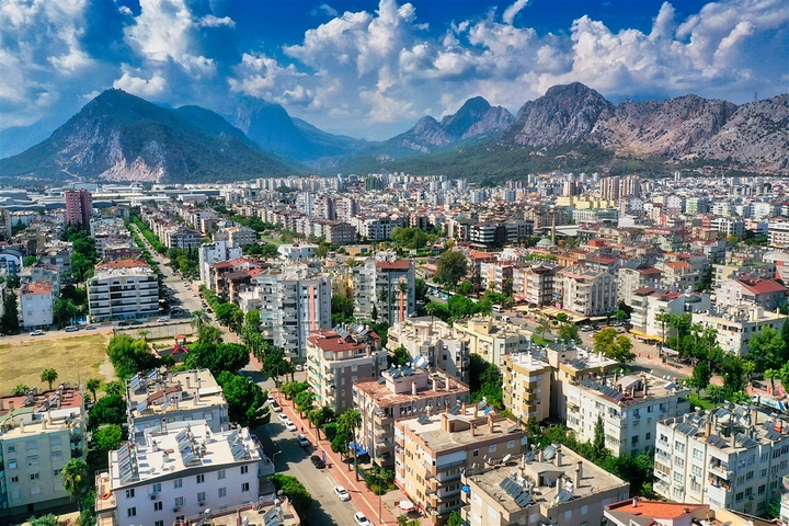 شقة واسعة 3 + 1 على مسافة قريبة من البحر في ليمان أنطاليا