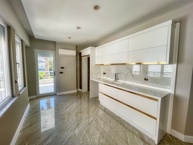 شقة واسعة 3 + 1 على مسافة قريبة من البحر في ليمان أنطاليا