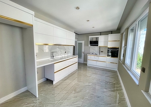 شقة واسعة 3 + 1 على مسافة قريبة من البحر في ليمان أنطاليا