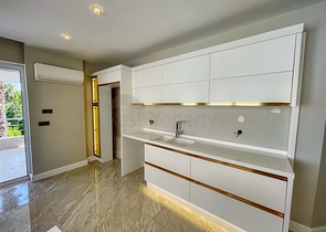 شقة واسعة 3 + 1 على مسافة قريبة من البحر في ليمان أنطاليا