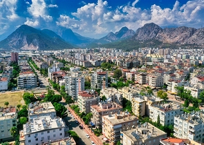 شقة واسعة 3 + 1 على مسافة قريبة من البحر في ليمان أنطاليا