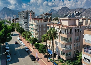 شقة واسعة 3 + 1 على مسافة قريبة من البحر في ليمان أنطاليا