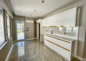 شقة واسعة 3 + 1 على مسافة قريبة من البحر في ليمان أنطاليا