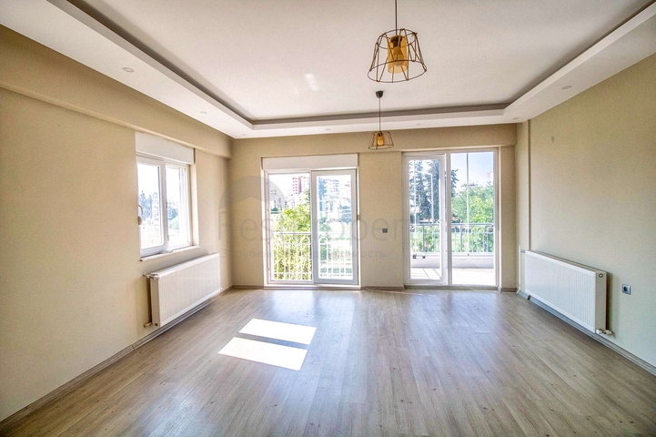  شقة 3 + 1 في منطقة كيزيلتوبراك - أنطاليا