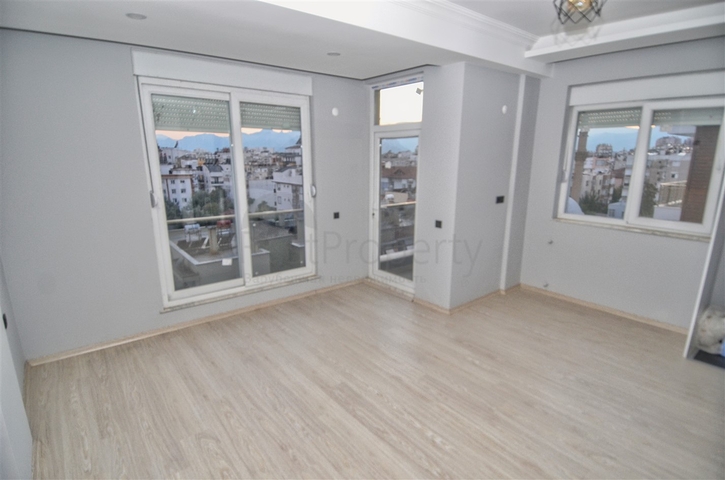 شقة 2 + 1 في وسط أنطاليا