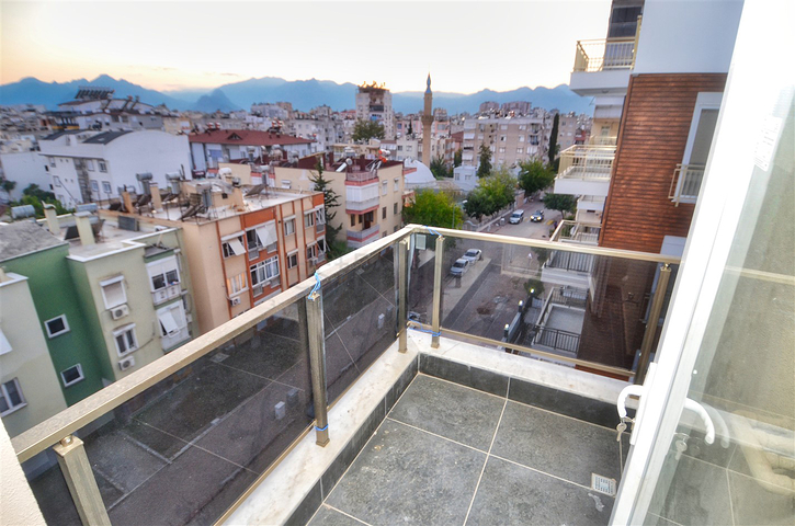 شقة 2 + 1 في وسط أنطاليا