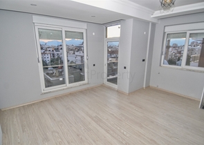 شقة 2 + 1 في وسط أنطاليا