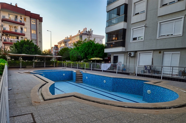 شقة 1 + 1 في وسط أنطاليا