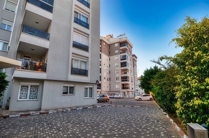 شقة 1 + 1 في وسط أنطاليا