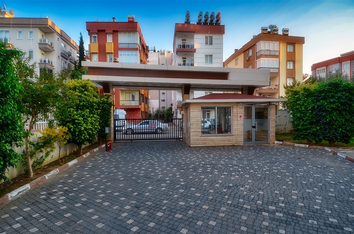 شقة 1 + 1 في وسط أنطاليا