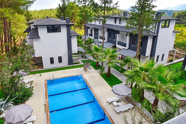 فلل للبيع في كيمر - ضمن مجمع فاخر -واسعار مناسبة 