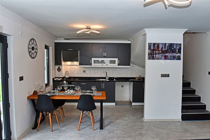 فلل للبيع في كيمر - ضمن مجمع فاخر -واسعار مناسبة 