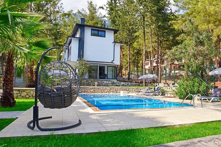 فلل للبيع في كيمر - ضمن مجمع فاخر -واسعار مناسبة 