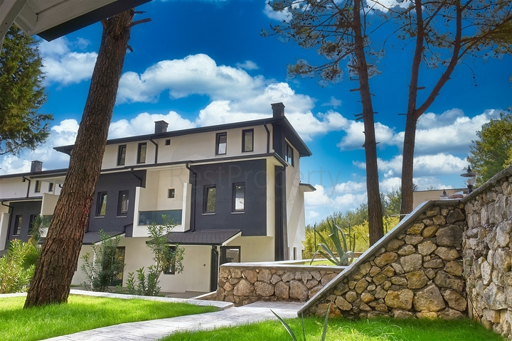 فلل للبيع في كيمر - ضمن مجمع فاخر -واسعار مناسبة 