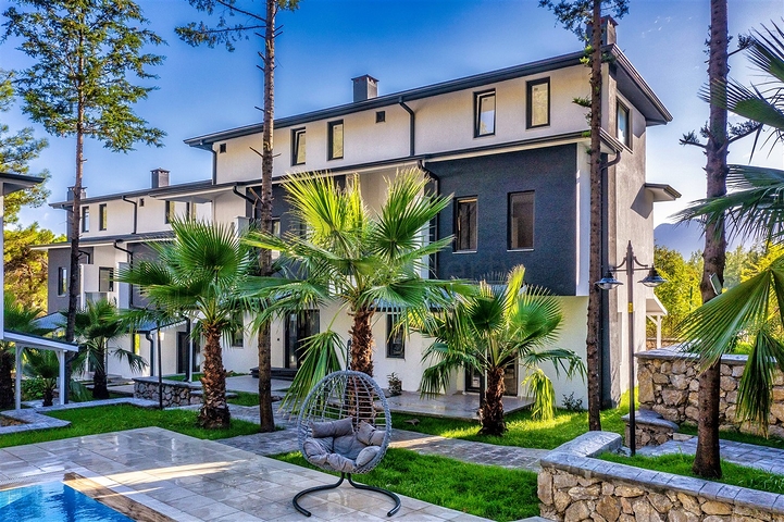 فلل للبيع في كيمر - ضمن مجمع فاخر -واسعار مناسبة 