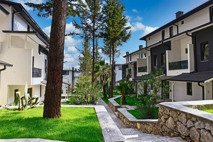 فلل للبيع في كيمر - ضمن مجمع فاخر -واسعار مناسبة 