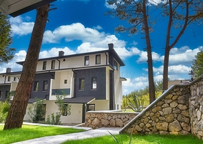 فلل للبيع في كيمر - ضمن مجمع فاخر -واسعار مناسبة 