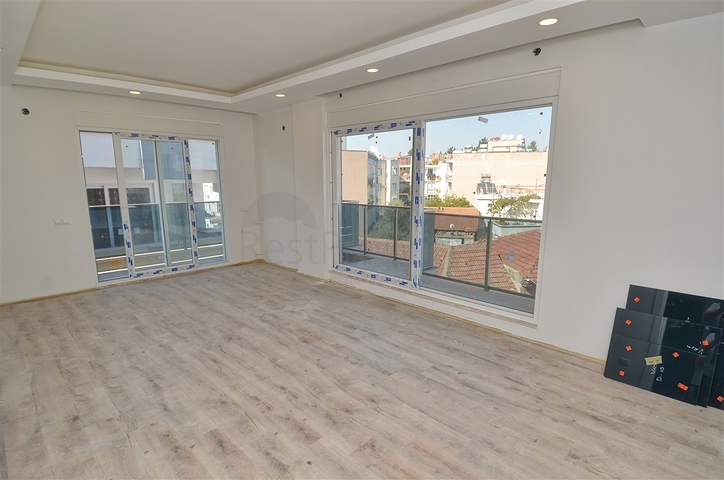 شقة 4 + 2 في وسط أنطاليا